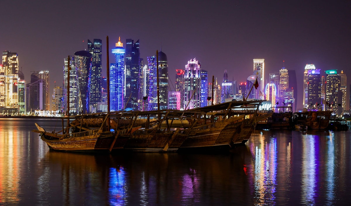 الدوحة كما بدت، أمس، أثناء الرد الإيراني (أ ف ب)
