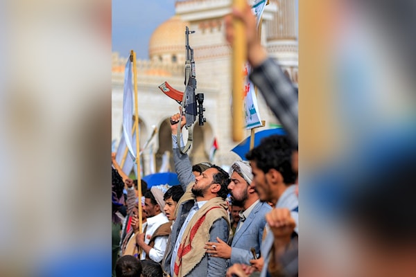 يمنيون ينتصرون لإيران في صنعاء (أ ف ب)