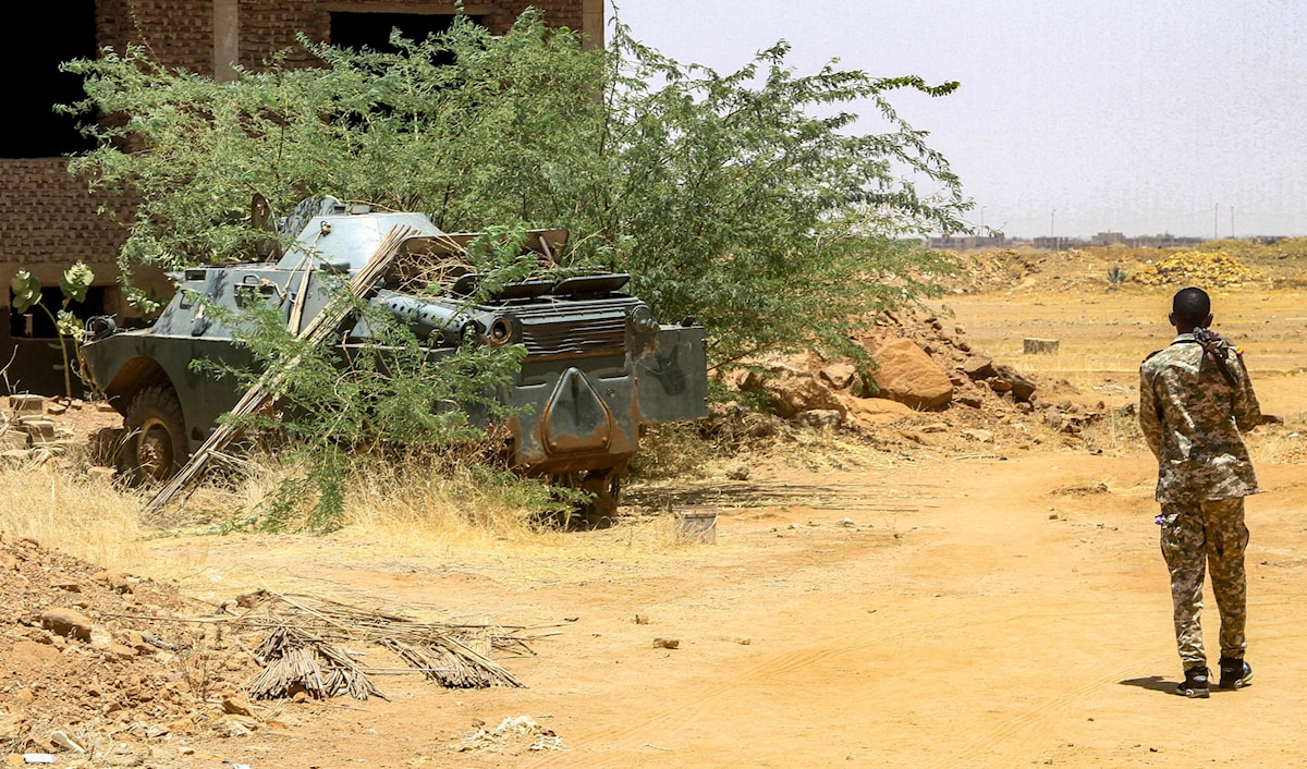 أصبح السودان مقسماً بعد أن دمرته الحرب والمجاعة وتفشي الكوليرا (أ ف ب)