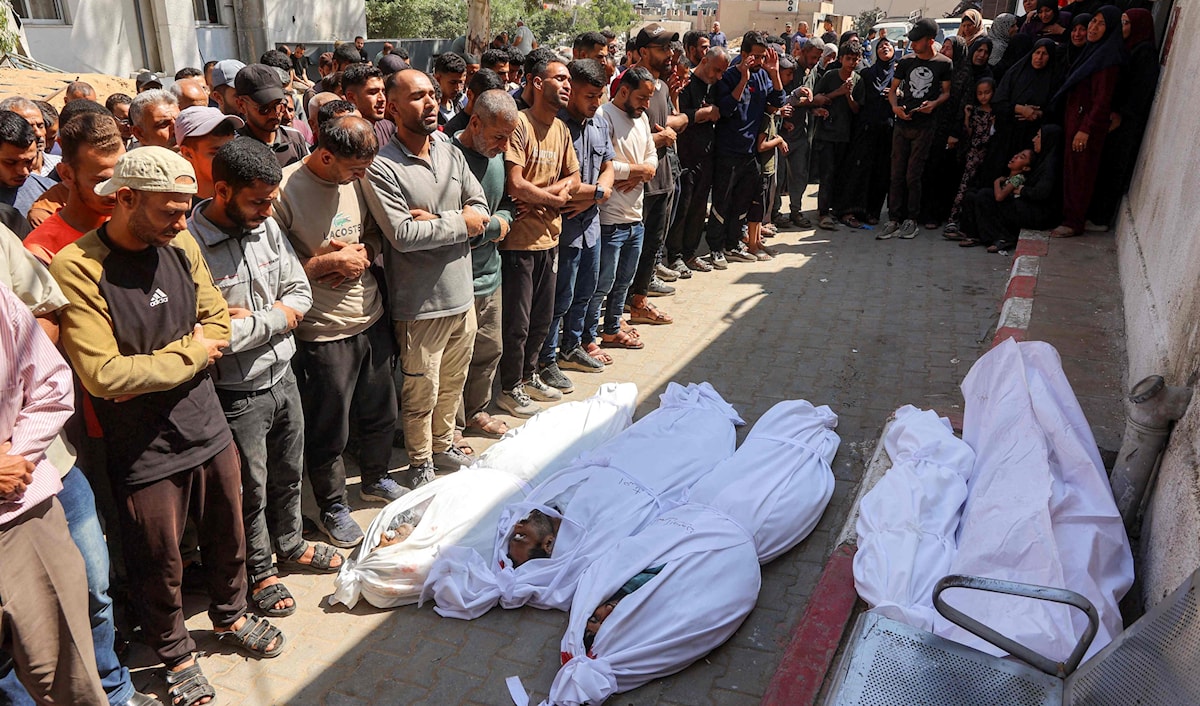 أعلن الدفاع المدني في غزة أن 16 فلسطينياً على الأقل استشهدوا في قصف جوي استهدف خياماً للنازحين في خان يونس (أ ف ب)
