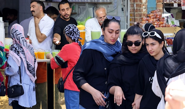 إيرانيون في البازار الكبير في طهران (أ ف ب)