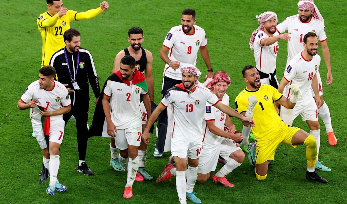 بلغَ منتخب الأردن نهائيات المونديال بفوزه على مضيفه عمان، مستغلاً خسارة العراق.