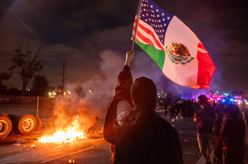 مكسيكو دعت واشنطن لعدم معاملة المهاجرين مثل «المجرمين» (أ ف ب)