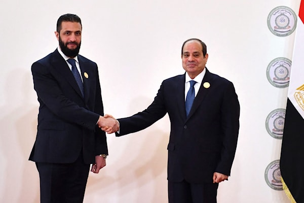 ترى مصر أنّ النظام السوري «رهين مصالح إقليمية ودولية متشابكة، تضعف من استقلال قراراته» (أ ف ب)