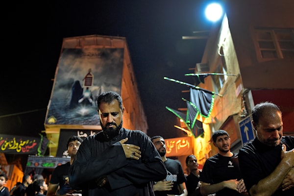 اعتقلت السلطات الأشخاص الذين تجد في هواتفهم المحمولة صورة للشهيد السيد حسن نصر الله (أ ف ب)