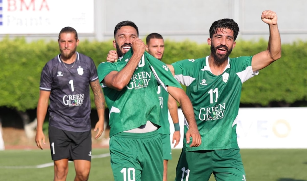 عادل حسن معتوق رقم فادي علوش كأفضل هدافٍ في تاريخ الدوري اللبناني بـ 120 هدفاً (طلال سلمان)