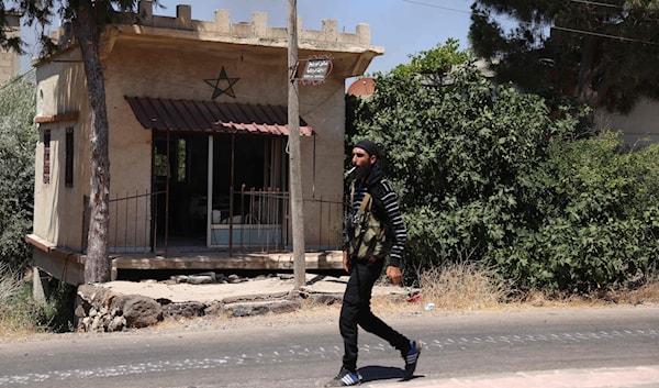 تبرز سياسة الابتزاز الإسرائيلية لأهالي السويداء، والذين تعرّضوا في بعض المناطق لقتل متعمّد (أ ف ب)