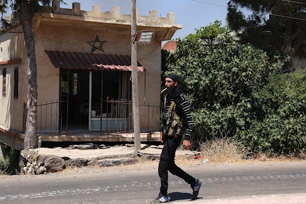 تبرز سياسة الابتزاز الإسرائيلية لأهالي السويداء، والذين تعرّضوا في بعض المناطق لقتل متعمّد (أ ف ب)