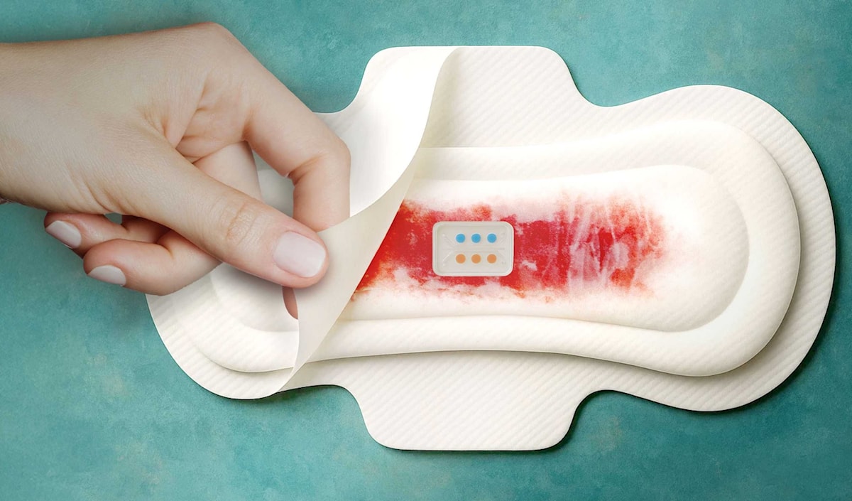 تشبه آلية الفوطة الذكية في MenstruAI اختبارات كورونا السريعة.