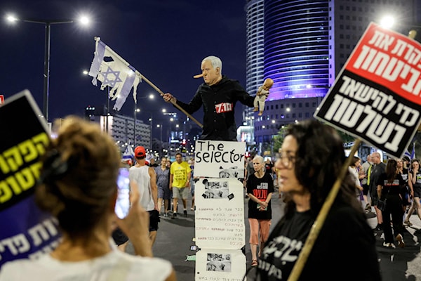 لا تقتصر معارضة الصفقة على اليمين المتطرف (أ ف ب)