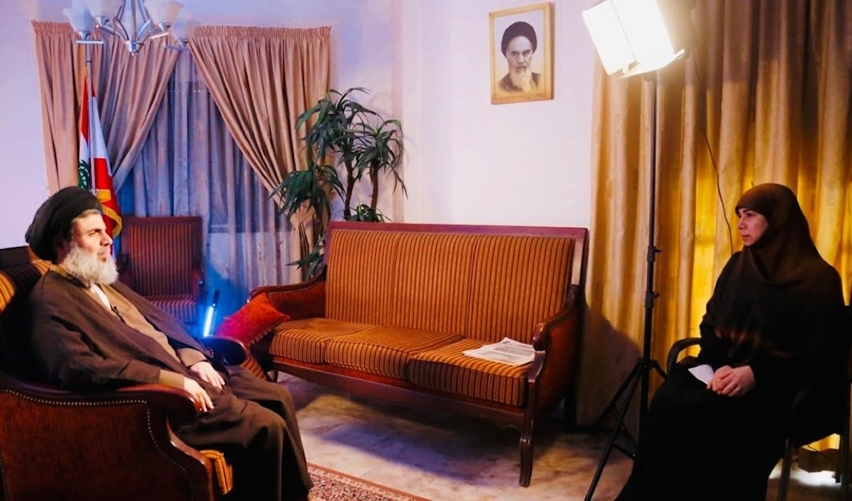يبرز حضور الشهيد السيّد هاشم صفي الدين الذي تحدّث بصفته قارئاً دائماً للجريدة