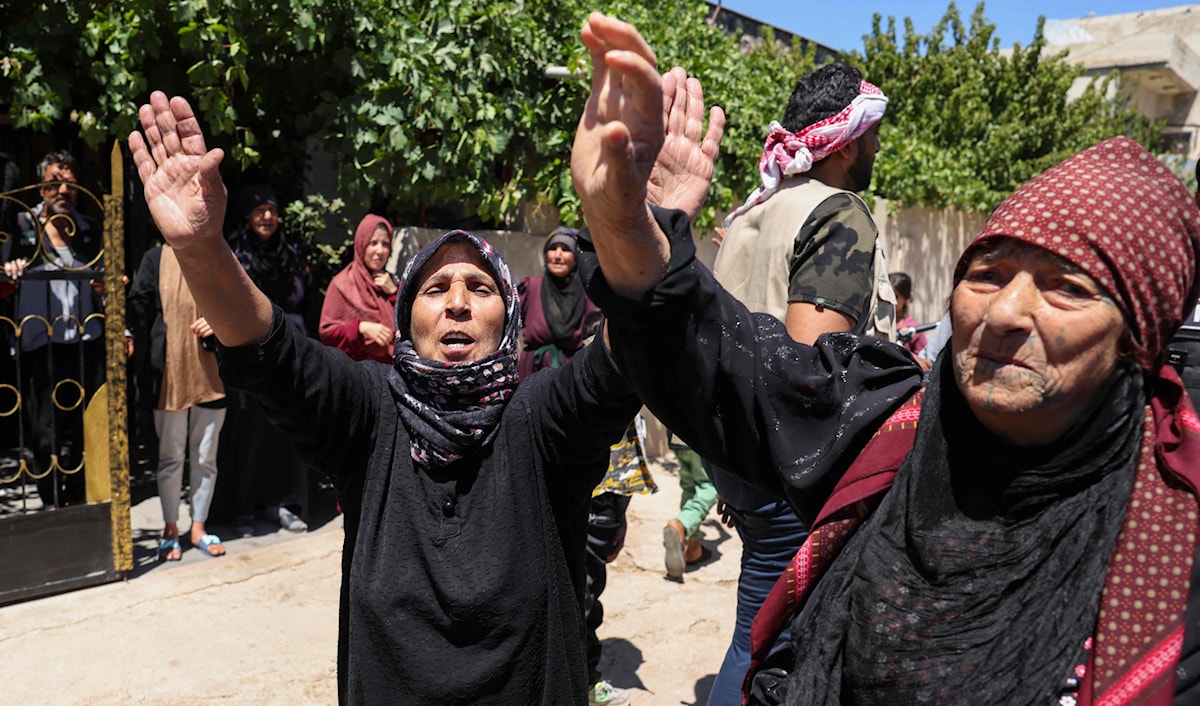 تظاهرات في دمشق تطالب بـ«إسقاط النظام» (أ ف ب)