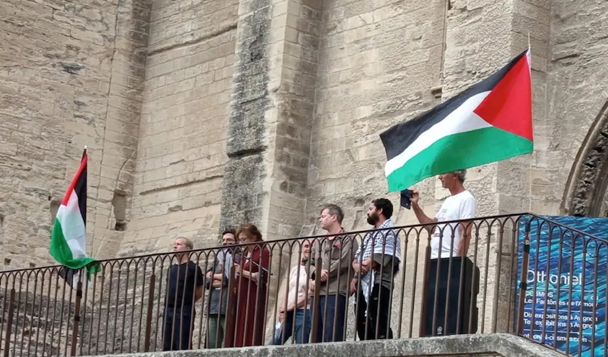 لورانس شابل خلال إلقاء الكلمة التضامنية مع فلسطين
