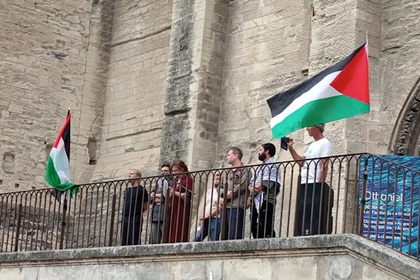 لورانس شابل خلال إلقاء الكلمة التضامنية مع فلسطين