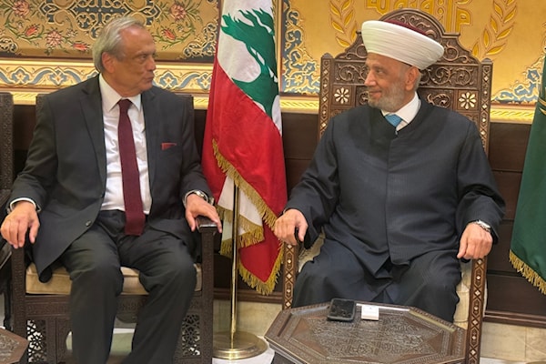 المدير العام لـ«مصرف الإسكان» أنطوان حبيب خلال زيارته مفتي الجمهورية (دار الفتوى)