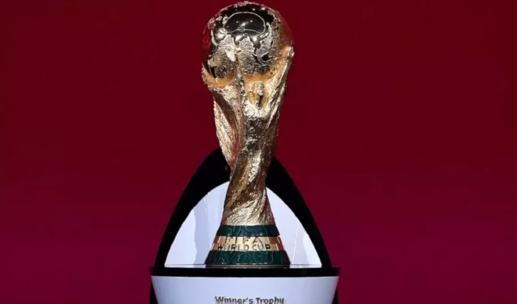 يتأهل صاحب المركز الأول في كل مجموعة مباشرةً إلى نهائيات كأس العالم 2026.