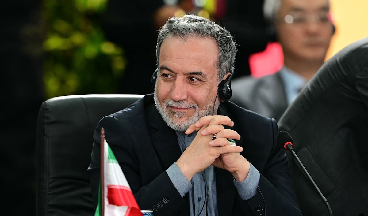 أكد عراقجي على استبعاد الخيار العسكري والمضي قدماً نحو حل تفاوضي (أ ف ب)