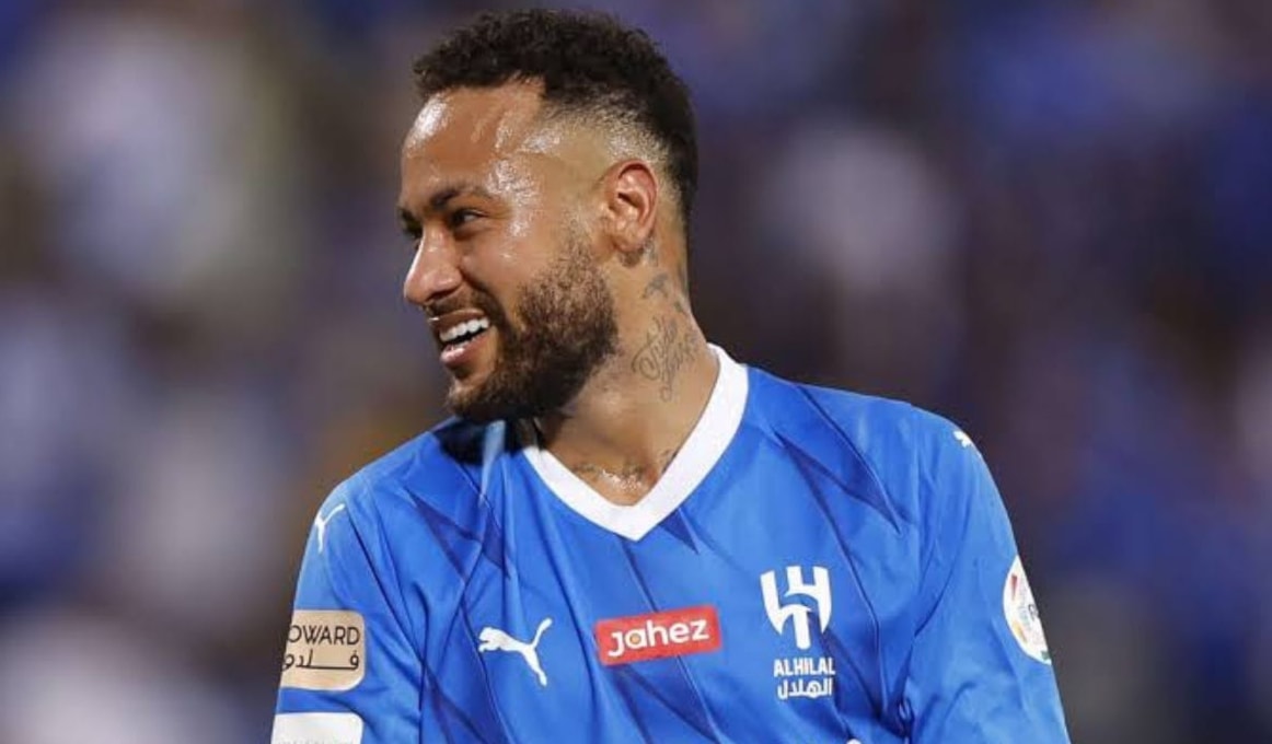 انضم نيمار إلى الهلال في آب 2023 في صفقة لموسمين قُدّرت بنحو 100 مليون يورو وراتب سنوي بالمبلغ عينه (ويب)