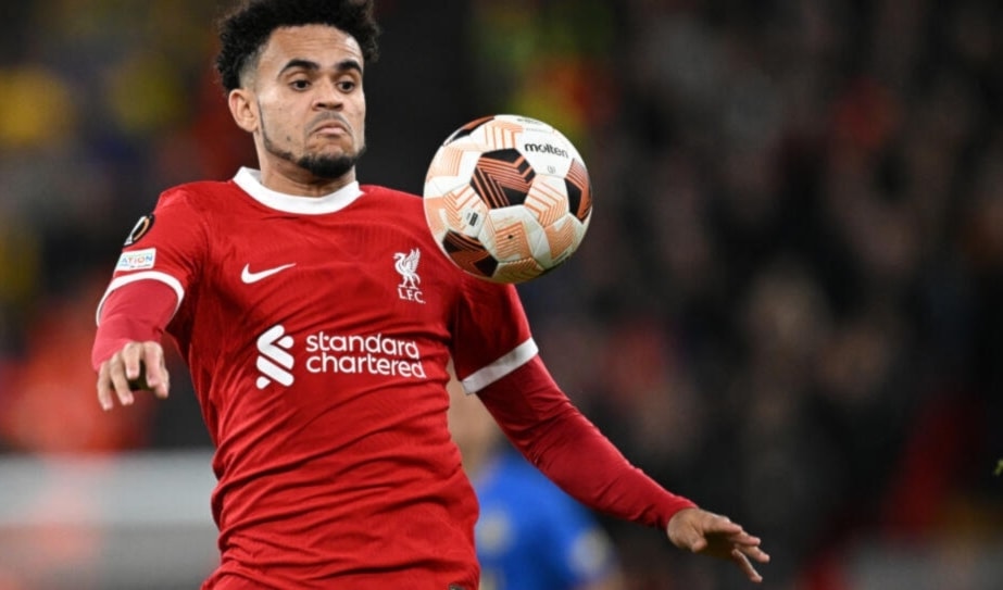 يدافع دياس عن ألوان ليفربول منذ كانون الثاني 2022 (أ ف ب)