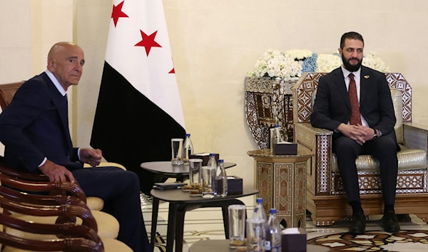 بدا ليستر في دفاعه المستميت عن الشرع، كالرجل الغربي الثاني الذي يفضّل تنظيم «القاعدة» على إسرائيل، بعد السفير الأميركي في تركيا توم برّاك (أ ف ب)