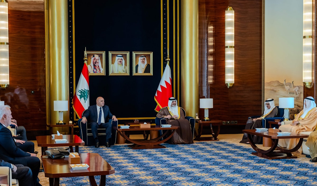 أثنى عون على خطوة البحرين لإقامة بعثة دبلوماسية دائمة في بيروت (أ ف ب)