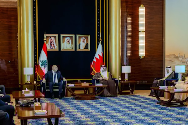 أثنى عون على خطوة البحرين لإقامة بعثة دبلوماسية دائمة في بيروت (أ ف ب)