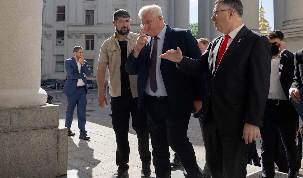 يأتي اللقاء في وقت يتغير فيه موقف إسرائيل تدريجياً من الحرب بين روسيا وأوكرانيا (أ ف ب)