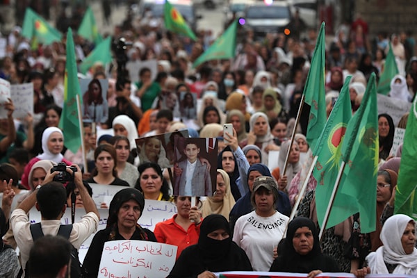 يبدو أن اتساع فجوة الخلاف بين الطرفين حول القضايا الرئيسية، يجعل الاندماج ضمن مفاوضات أو اتفاق أمراً شديد الصعوبة (أ ف ب)