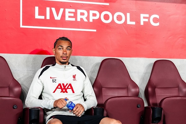حوّلَ بطل الدوري الإنكليزي الممتاز تركيزه إلى إيكيتيكي بعد رفض نيوكاسل بيع مهاجمه الدولي السويدي ألكسندر أيزاك.