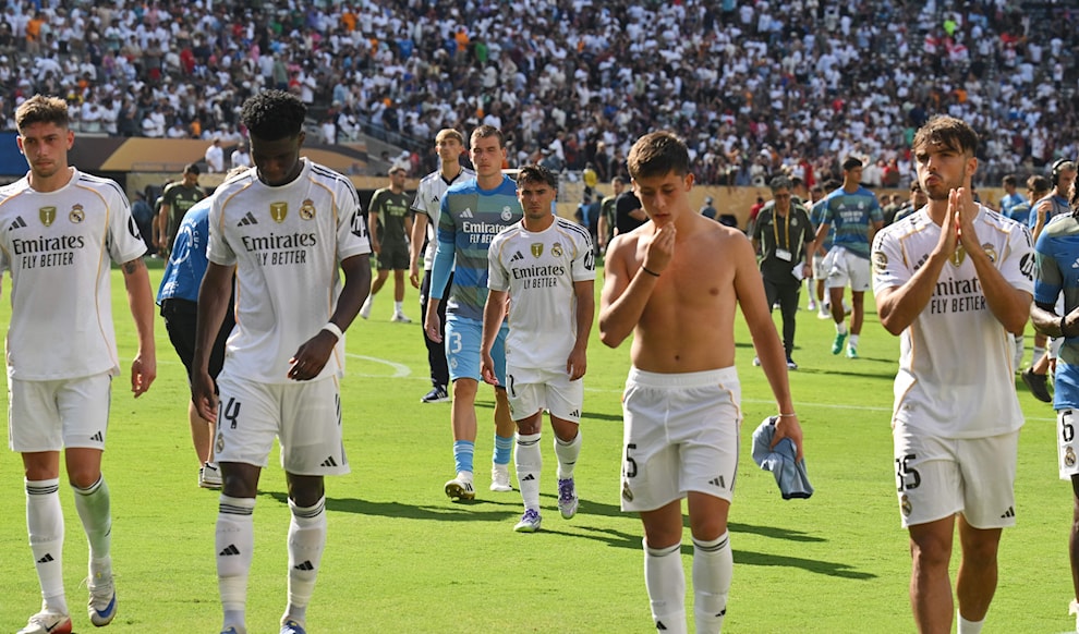 أعلن ريال مدريد قبل نحو عام تعليق جميع الحفلات على ملعبه