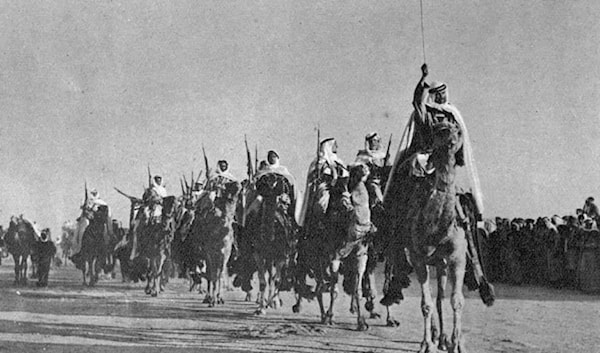 منذ دخول الاحتلال الفرنسي، سارع أبناء دير الزور إلى تنظيم أنفسهم، بدافع وعيهم الوطني