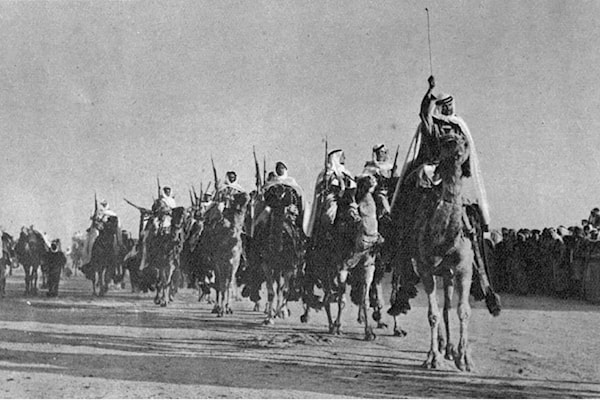 منذ دخول الاحتلال الفرنسي، سارع أبناء دير الزور إلى تنظيم أنفسهم، بدافع وعيهم الوطني