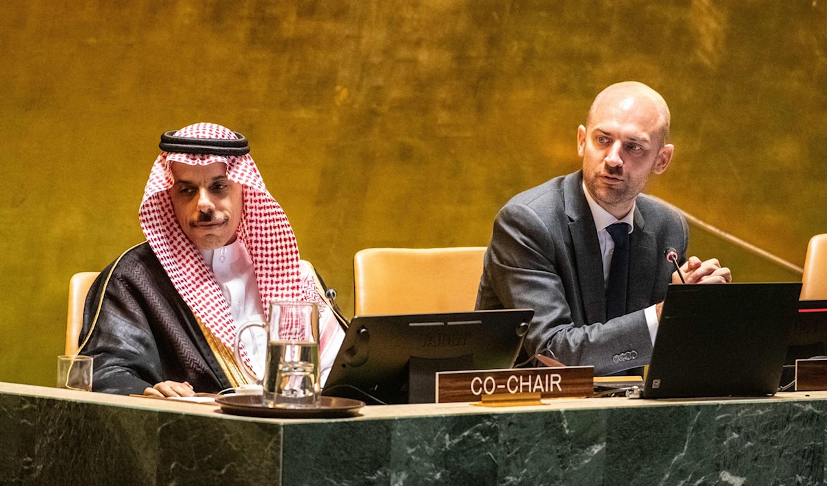 وزيرا الخارجية السعودي والفرنسي خلال مؤتمر نيويورك (أ ف ب)