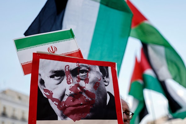 (أ ف ب) سدّدت إسرائيل سهامها نحو القادة الذين اعتبرتهم مسؤولين عن إذلالها، وفي طليعتهم قادة الحرس الثوري