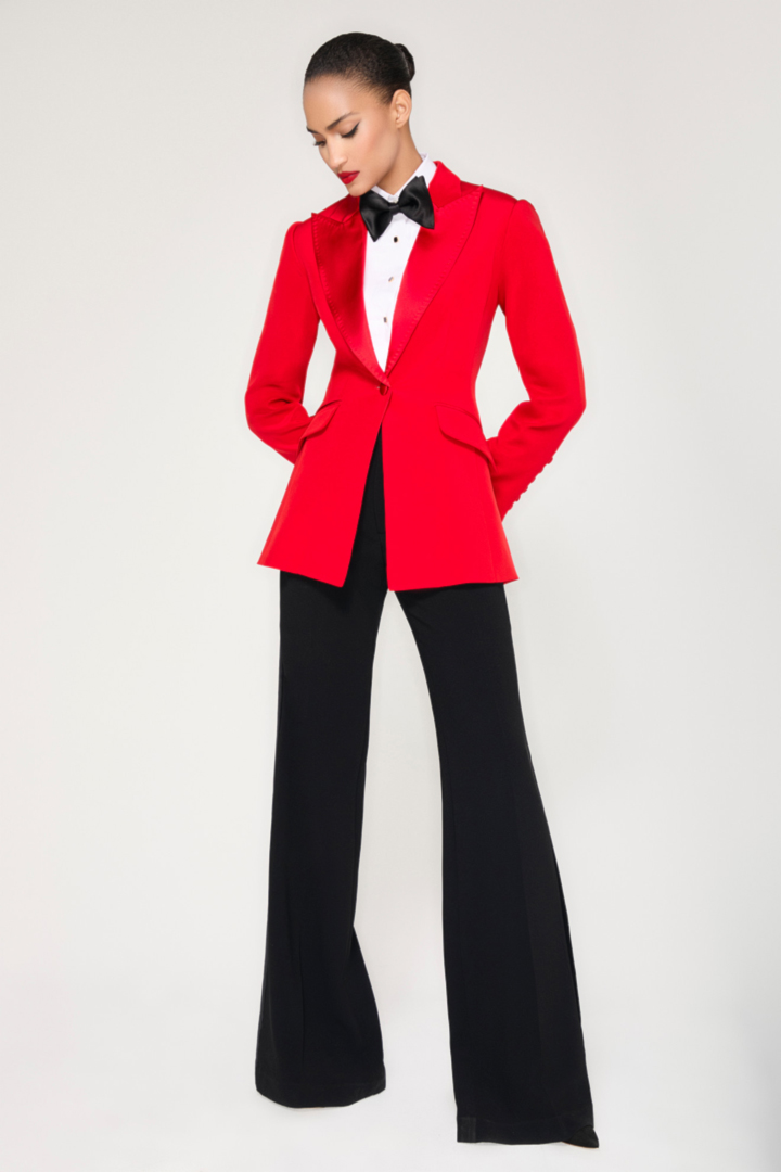 التاكسيدو بألوان أنثوية