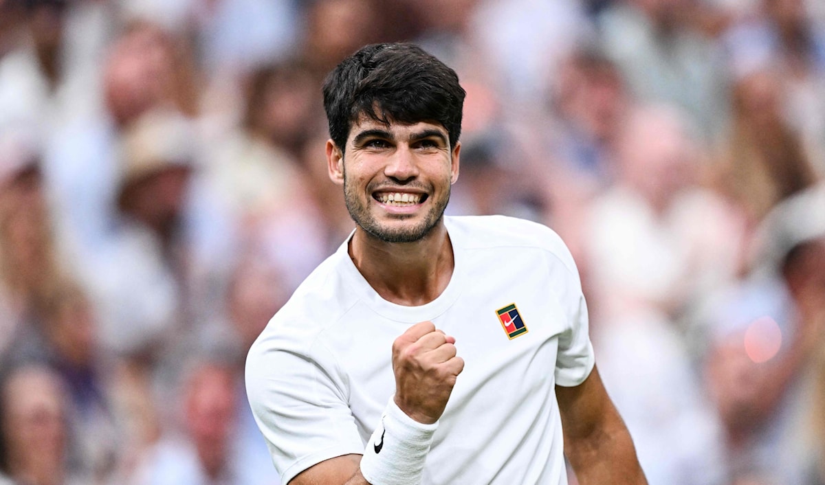 فازَ الإسباني كارلوس ألكاراز على الروسي أندري روبليف 6-7 (7/5) و6-3 و6-4 و6-4 ضمن الدور الثمن النهائي من بطولة ويمبلدون الإنكليزية.