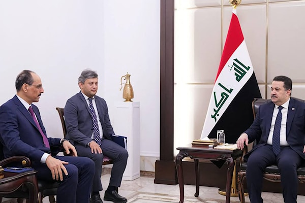رئيس الوزراء العراقي، محمد شياع السوداني، مجتمعاً في بغداد مع رئيس الاستخبارات التركية، إبراهيم قالن (أ ف ب)
