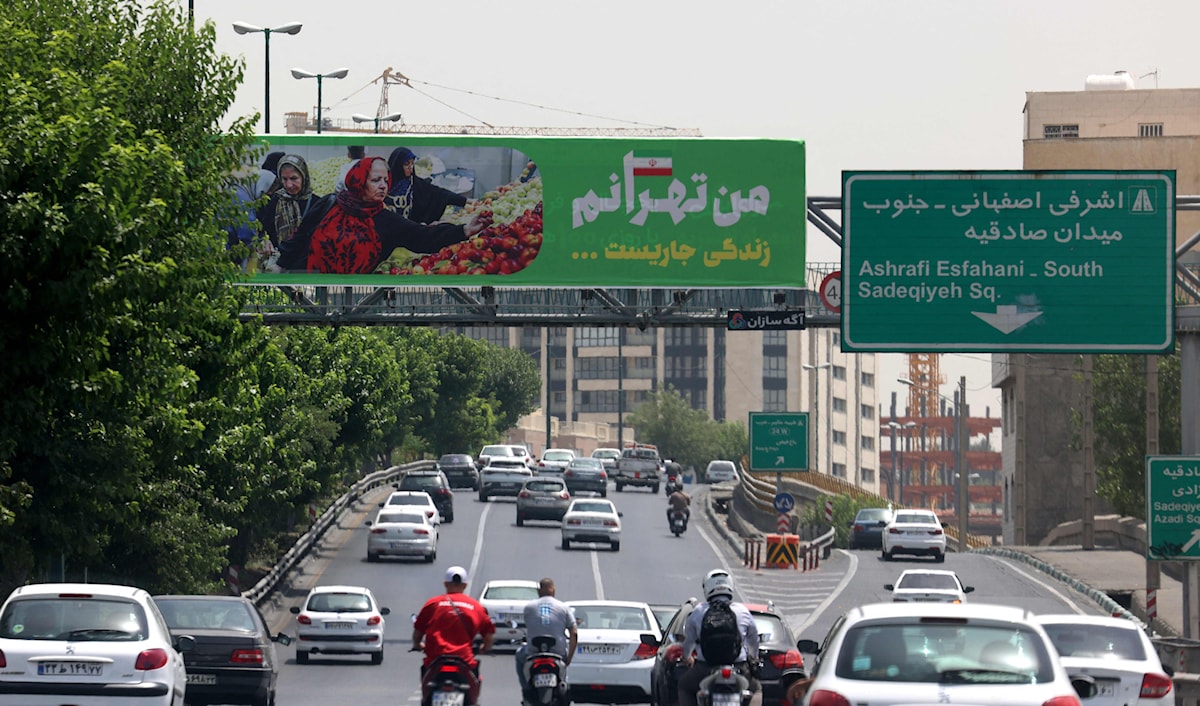 أكد موسوي أن «إيران وقفت بحزم في وجه غطرسة أميركا والكيان الصهيوني في الحرب الأخيرة» (أ ف ب)