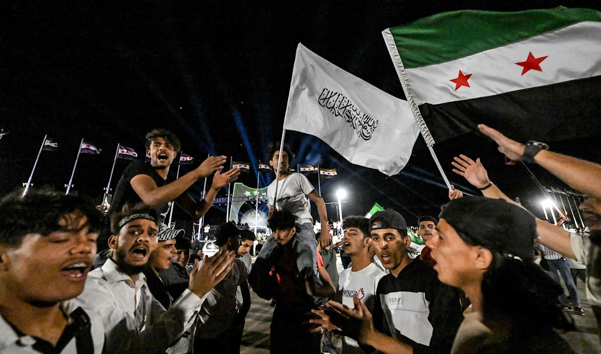 يخلق المشهد الأمني والفصائلي في سوريا مشهداً شديد التعقيد، تتداخل فيه عوامل عديدة (أ ف ب)