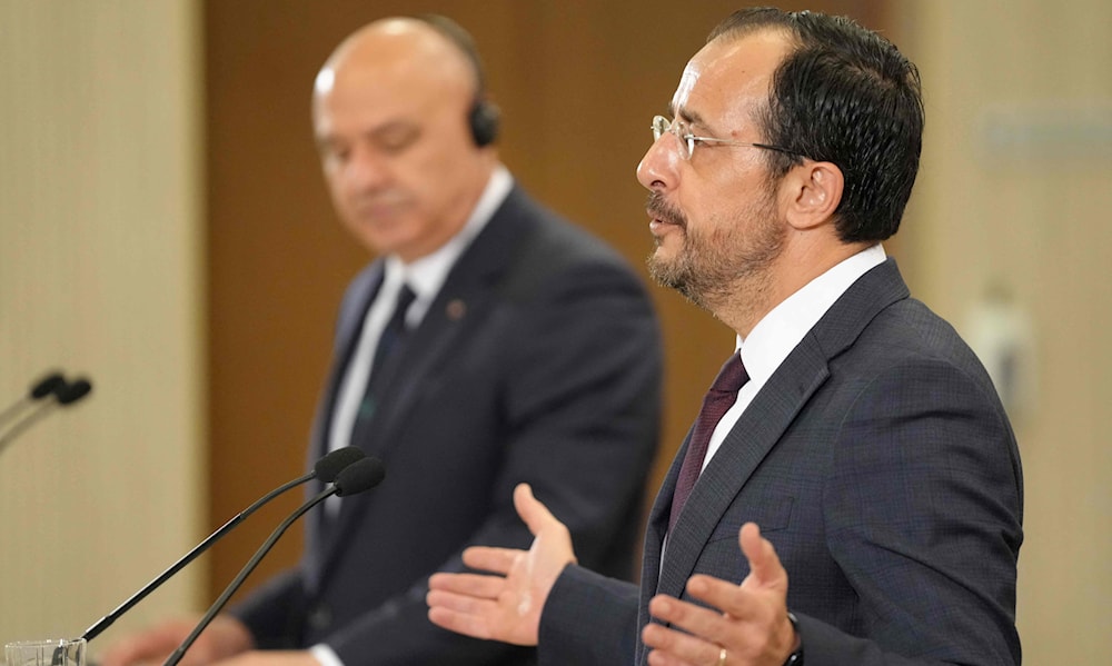 الرئيس القبرصي نيكوس خريستودوليدس يتحدث في مؤتمكر صحافي مشترك مع الرئيس عون في قبرص (أ ف ب)