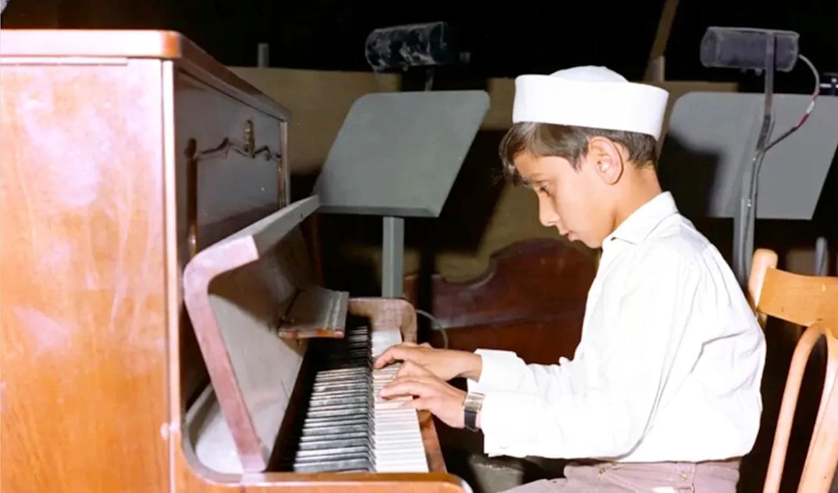 بورتريه لزياد الرحباني يعود إلى عام 1962. من مجموعة فاروجان سيتيان. «المكتبة الشرقية» - الحقوق محفوظة لـ «جامعة القديس يوسف»