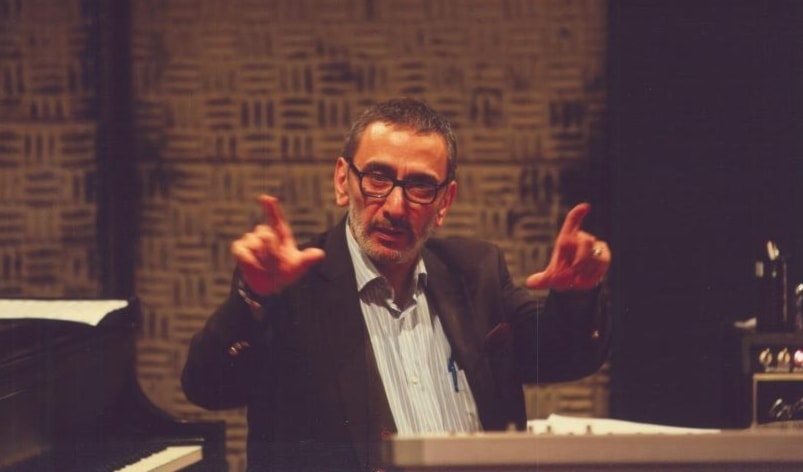 الشاعر المشاكس  والموسيقي الموهوب