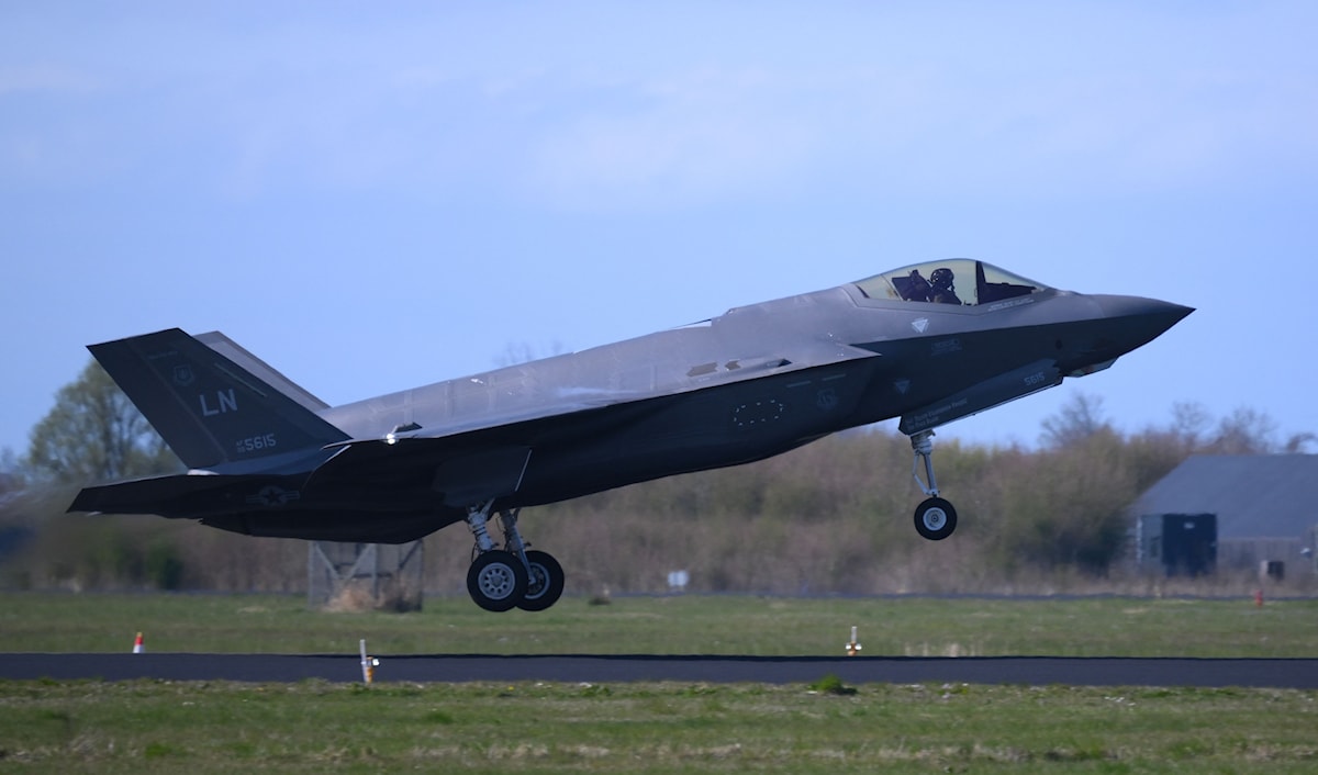 تتراوح التكلفة الإضافية لخطة شراء الـ«F-35» بين 650 مليون و1,3 مليار فرنك سويسري (أ ف ب)