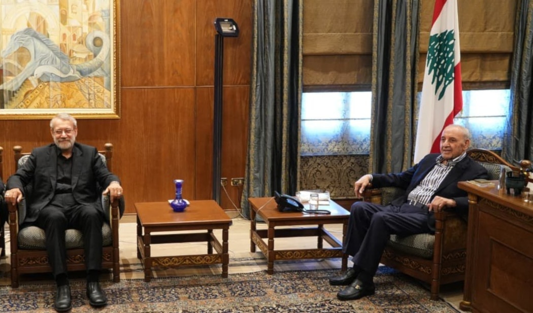 الرئيس برّي مستقبلاً أمين المجلس الأعلى للأمن القومي الإيراني علي لاريجاني (مروان بو حيدر)