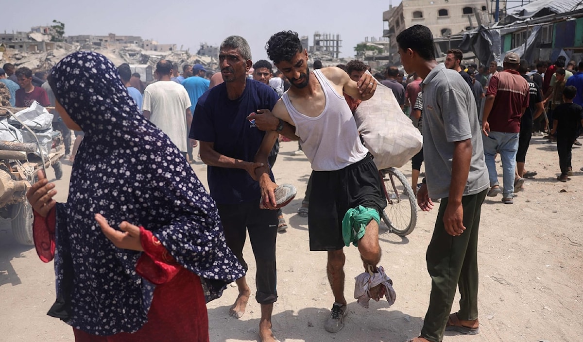 تتحوّل مناطق التوزيع إلى «مصائد موت»، نتيجة الاستهداف المباشر من دبابات جيش الاحتلال ورشّاشاته (أ ف ب)