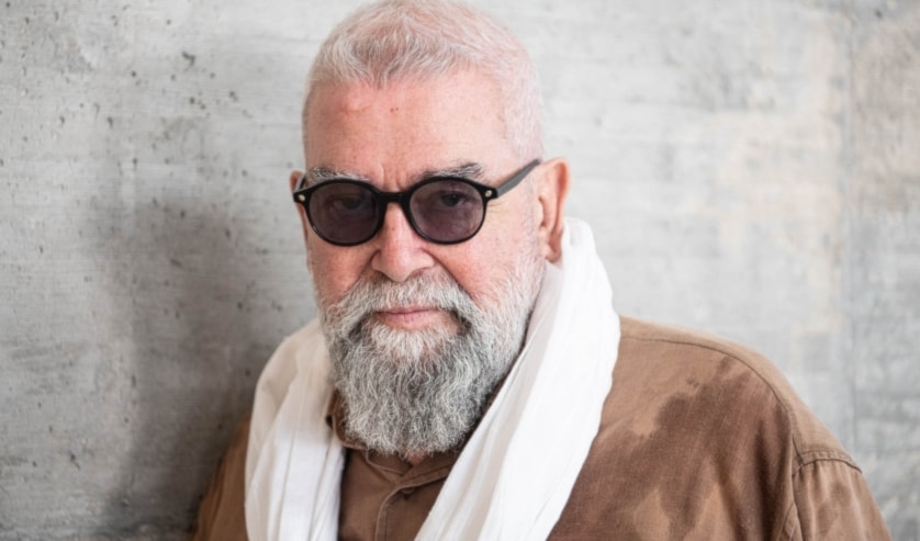 فاضل الجزيري ارتدى الأبيض