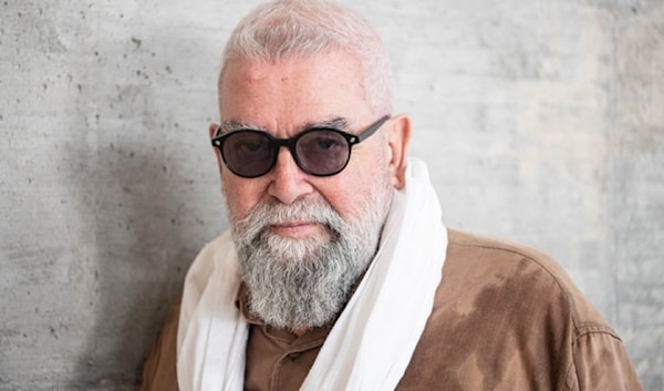 فاضل الجزيري ارتدى الأبيض