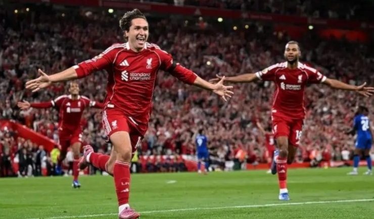 سجّلَ البديل الإيطالي فيديريكو كييزا هدفاً متأخراً في فوز فريقه ليفربول 4-2 على ضيفه بورنموث.