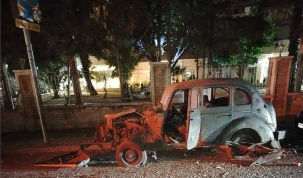 استهدف الانفجار سيارة مركونة بالقرب من فندق في المزة بدمشق (من الويب)