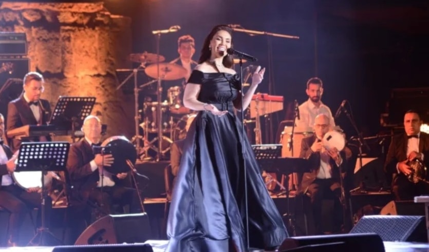 في حفلة الأمس